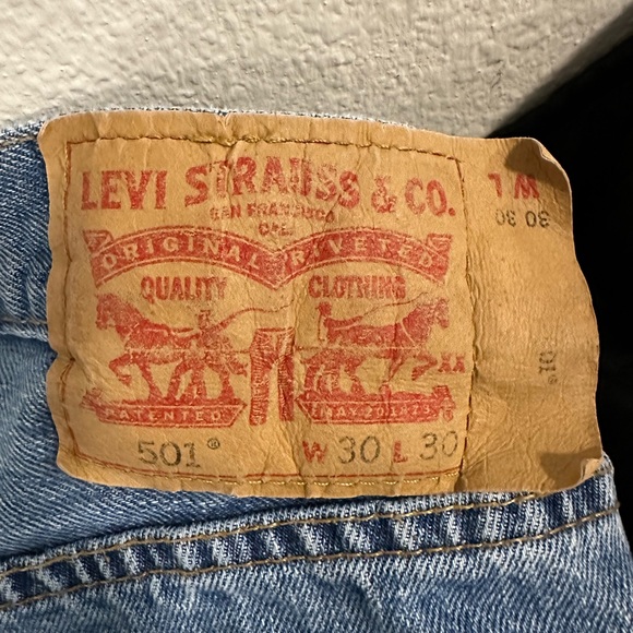 Levi’s 501 high waisted Jean Shorts - Picture 8 of 8